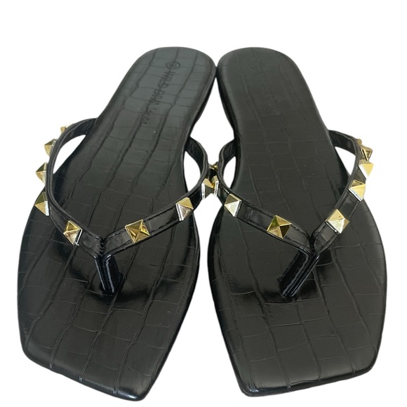 Alligator embossed pattern with gold spikes. - Picture 4 of 5